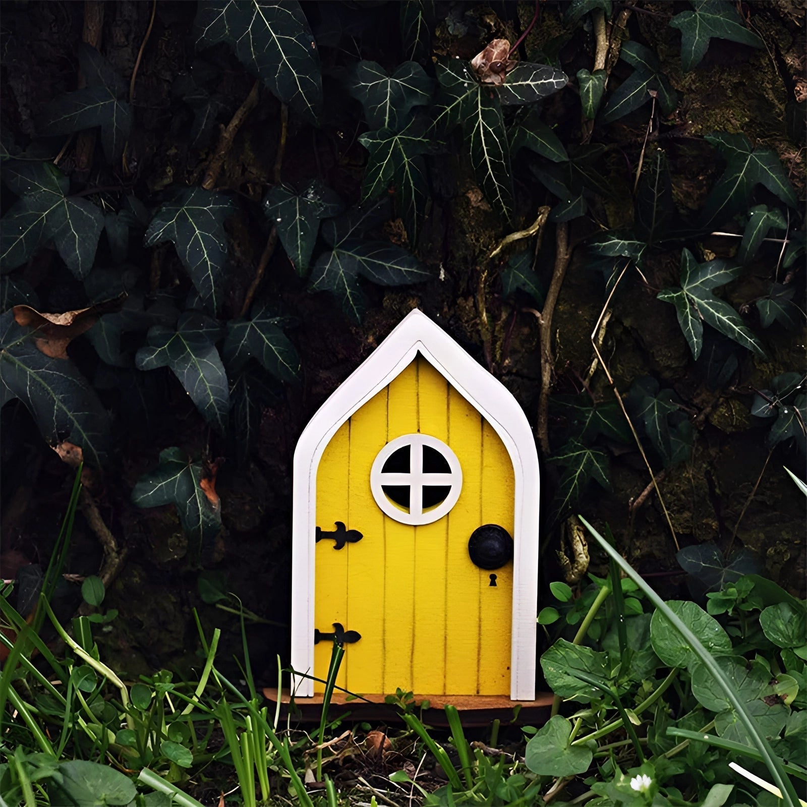 BowLift | Garden Ornament Miniature Wooden Fairy Door