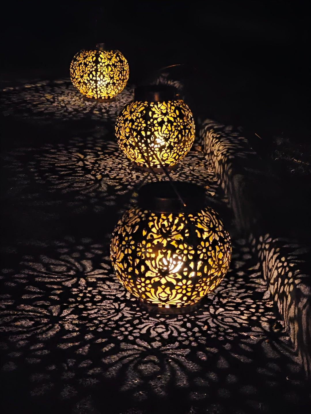 BowLift | AquaGlow – Waterproof Solar LED Garden Hanging Light