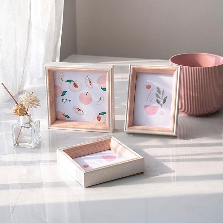 ElegantFrame – Luxury Photo Frame with Golden Edge Bowlift