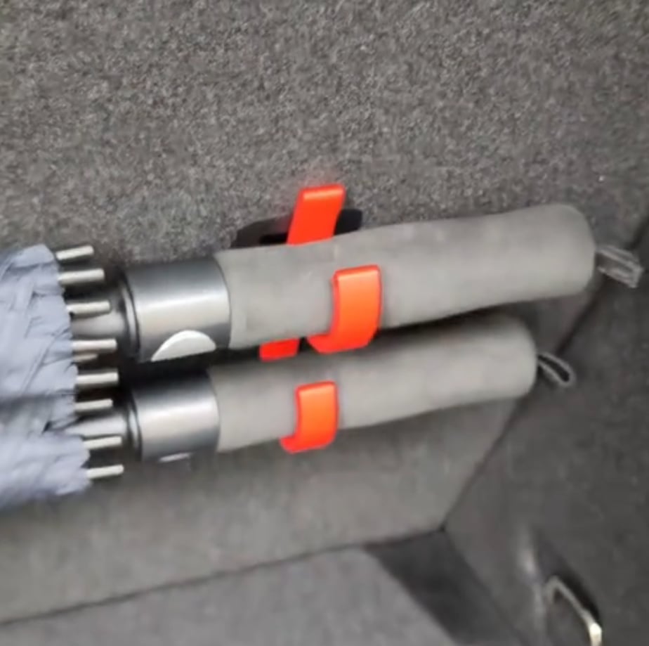 StormGrip — No more chaos in the car: Perfect order and dry feet at the touch of a button! | Bowlift
