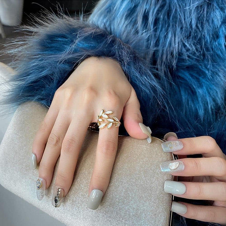 BowLift | Adjustable Classy Gold Leaf Ring