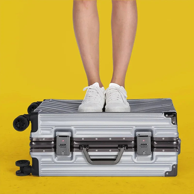 Aluminium frame hard shell suitcase – Geneva | Bowlift