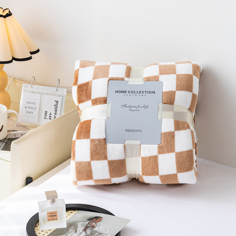 BowLift | Stylish blanket in checkered pattern for your home
