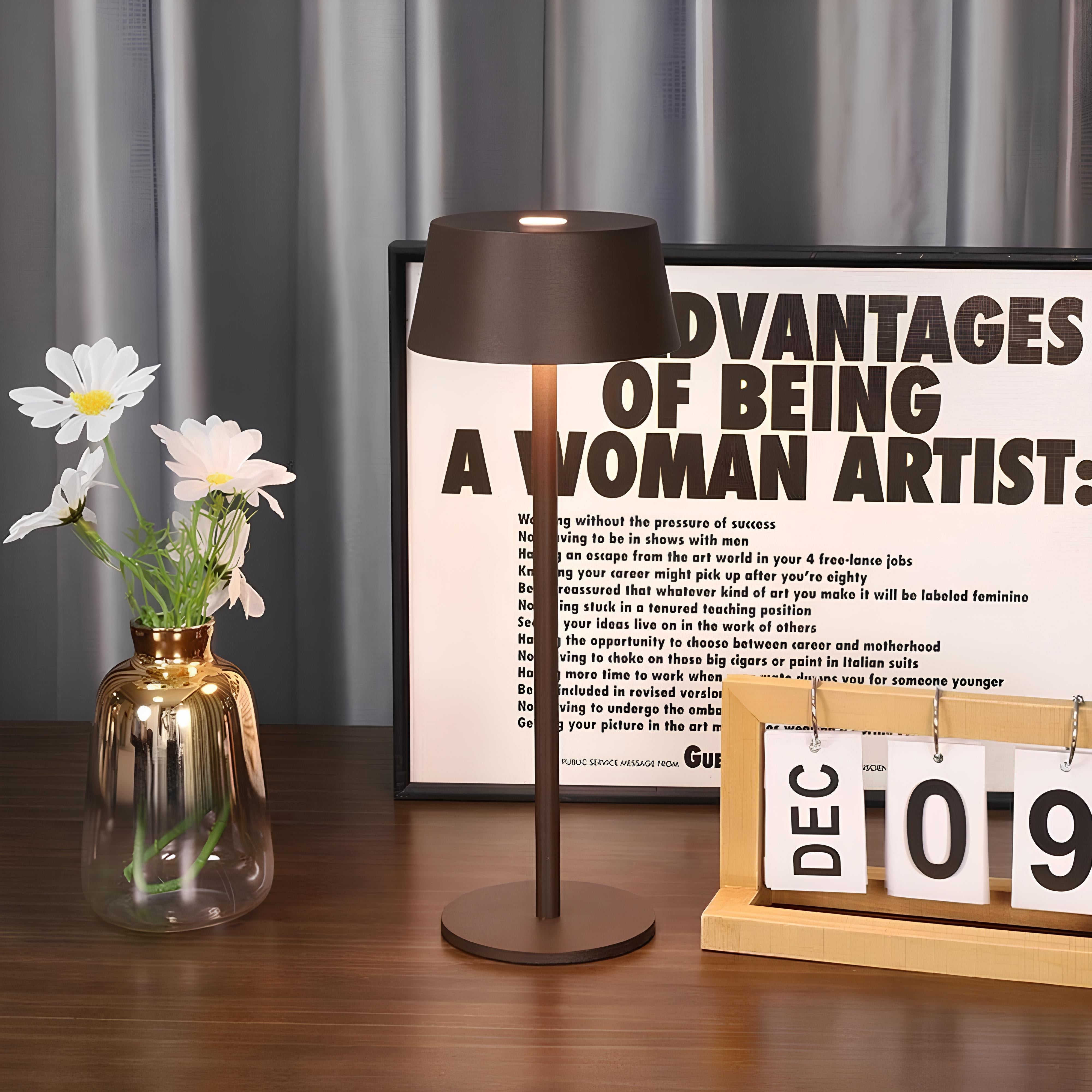 BowLift | Sleek Modern Table Lamp