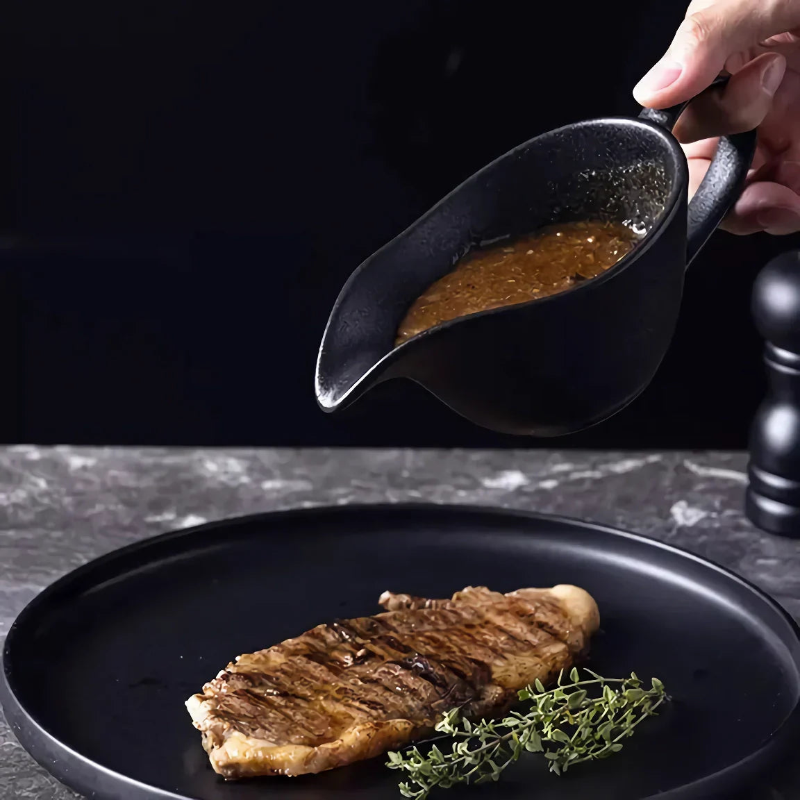 BowLift | Elegant Ceramic Gravy Boat for Sauces and Dressings - 220ml