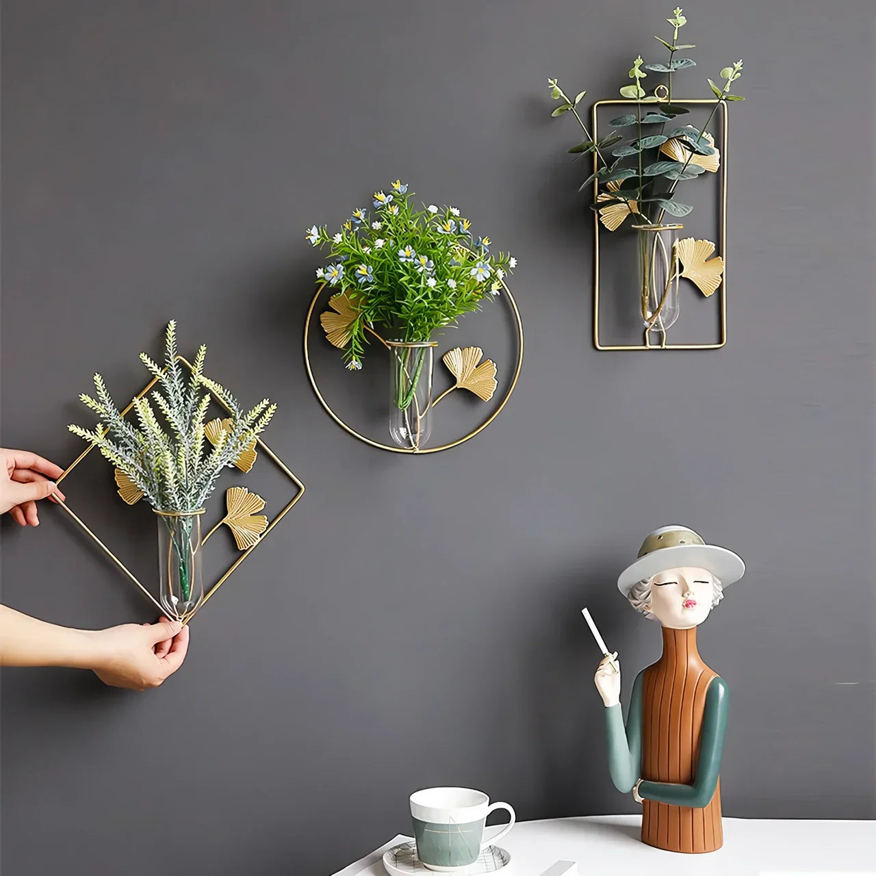 BowLift | Elegant Gold Iron Wall-Mounted Hydroponic Flower Pot