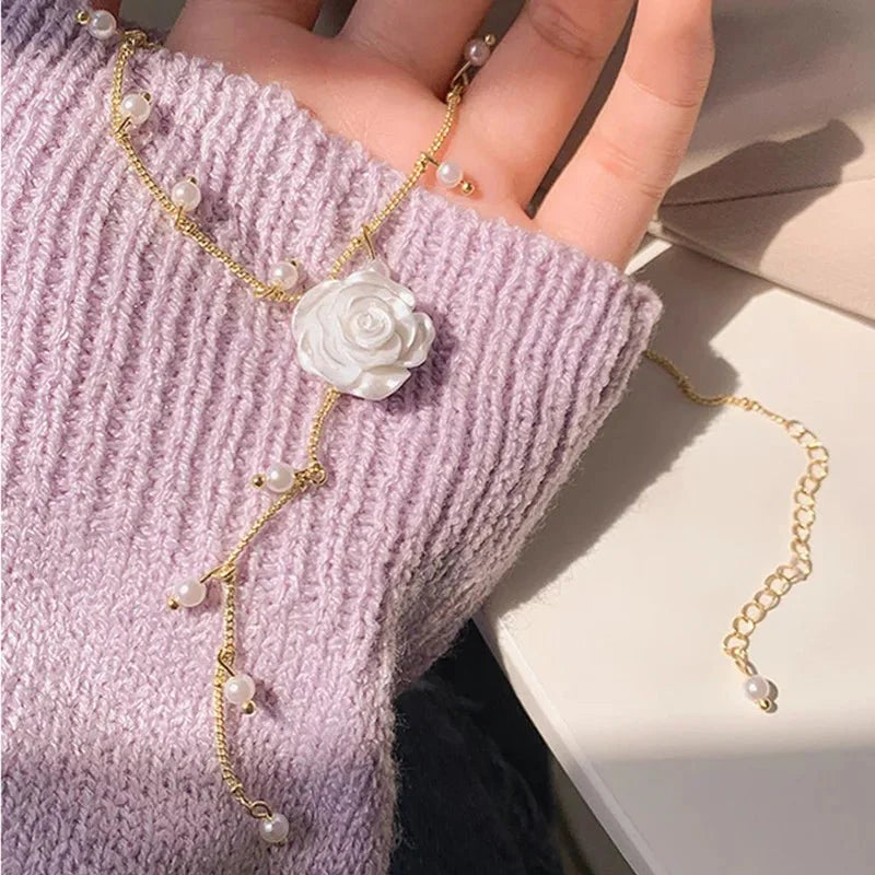 BowLift | Blanc La Floral Necklace