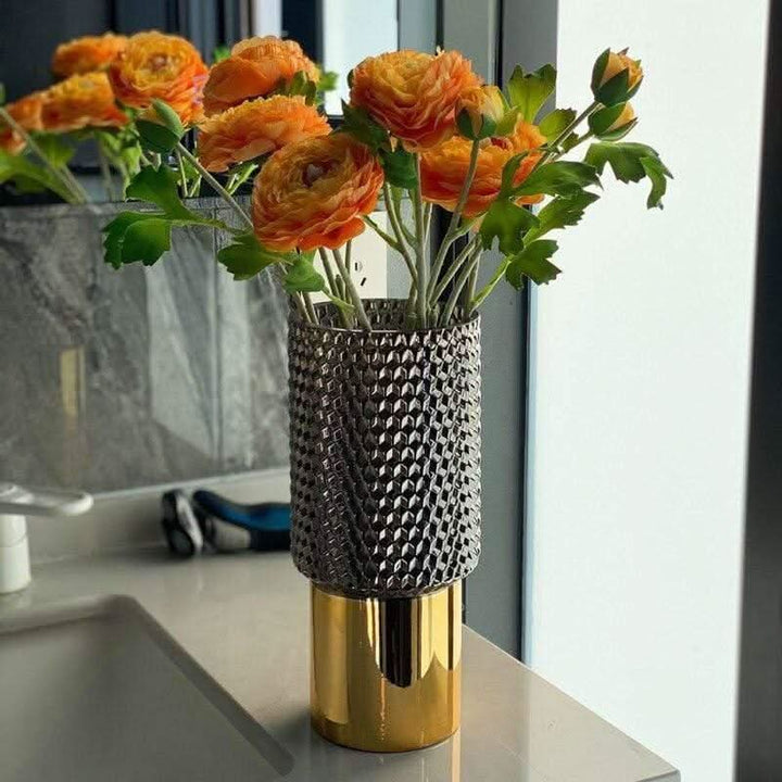 BowLift | LUNIKO – Minimalist Ceramic Vase for Modern Elegance