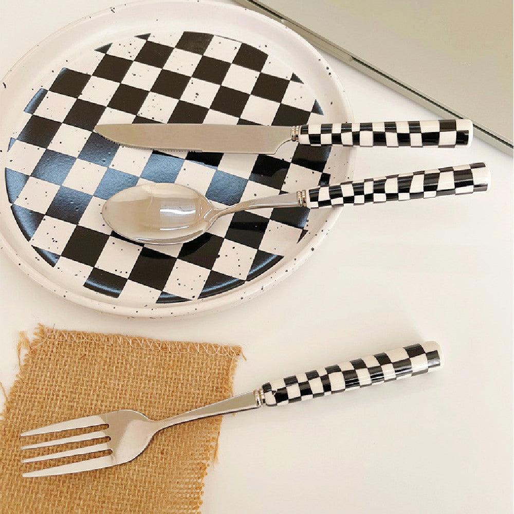 BowLift | RetroChef – Stylish stainless steel cutlery with checkerboard pattern