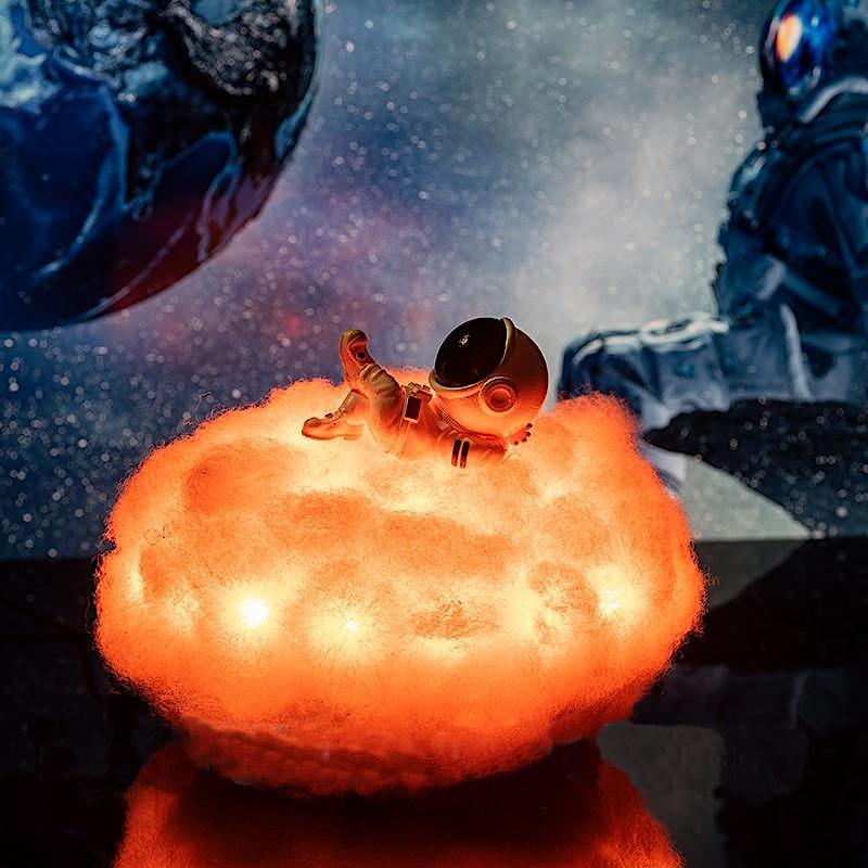 BowLift | Cloud Astronaut Lamp