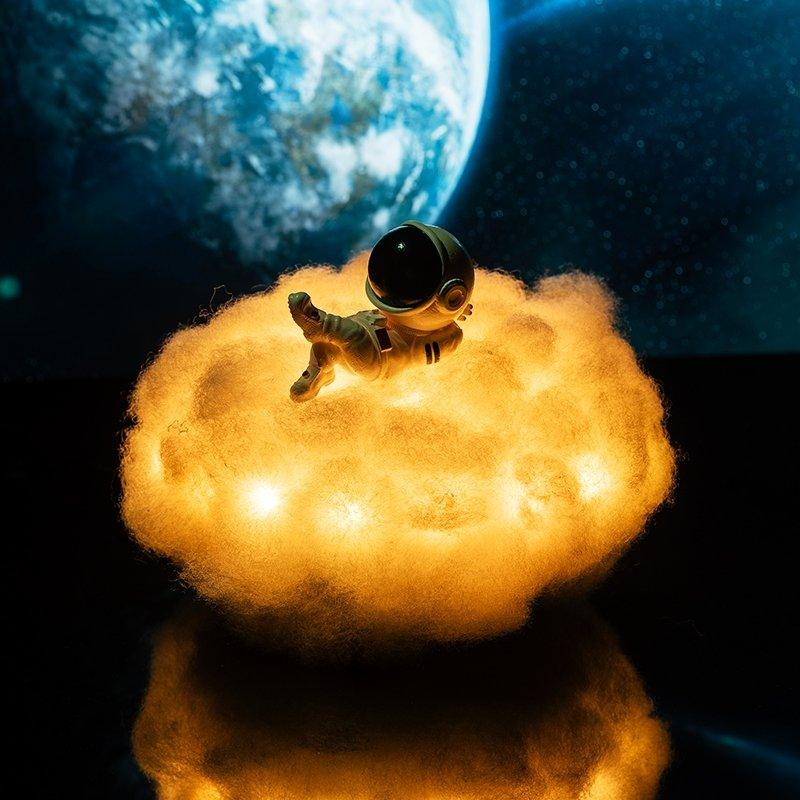 BowLift | Cloud Astronaut Lamp