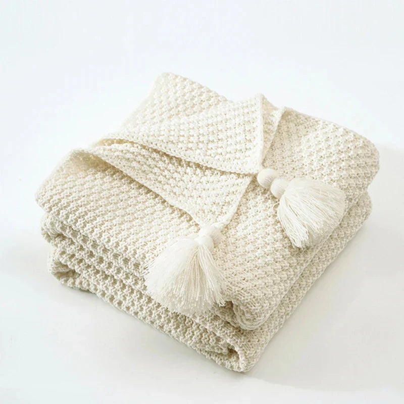BowLift | Wool Blanket ArcticHaven | Scandinavian Design with Tassels & Balls | Warm & Stylish