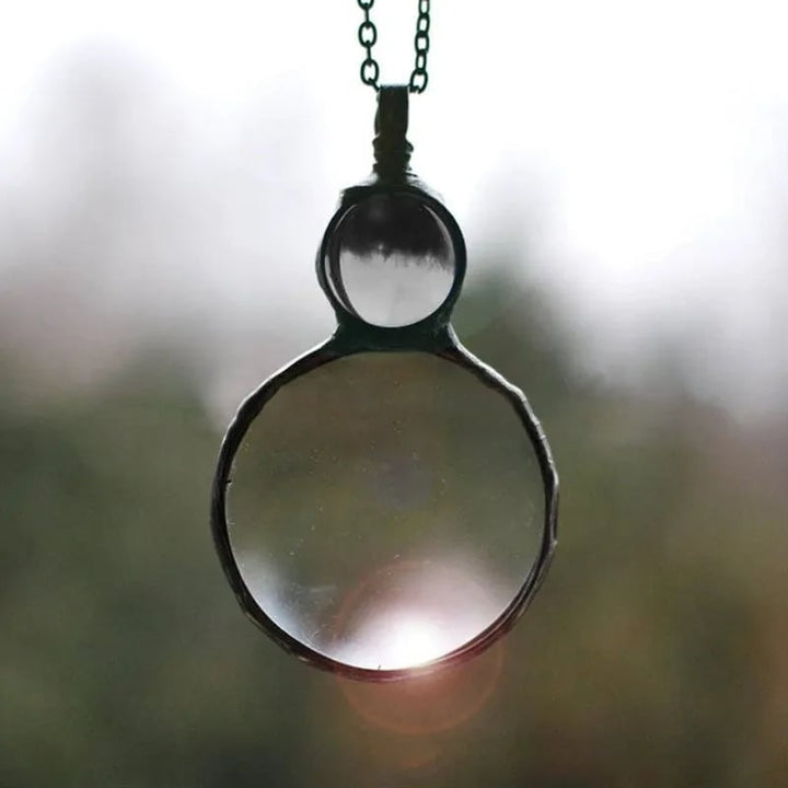 BowLift | Necklace with magnifying pendant