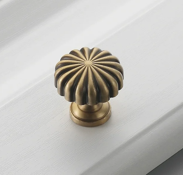 Bronvella ArcRetro Furniture Handle in Antique Copper Bowlift