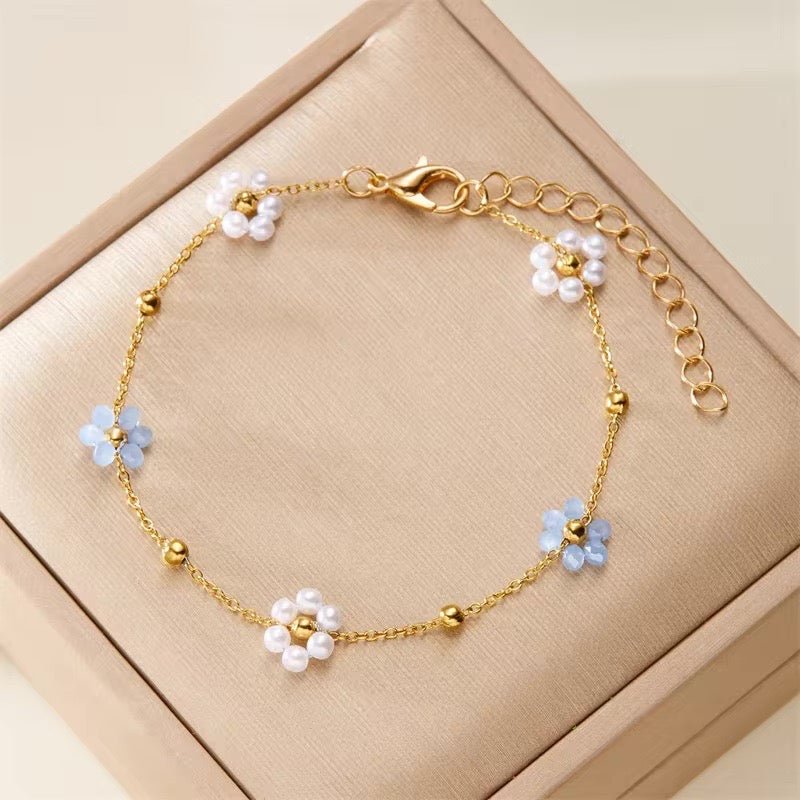 BowLift | Dainty Daisy Necklace & Bracelets