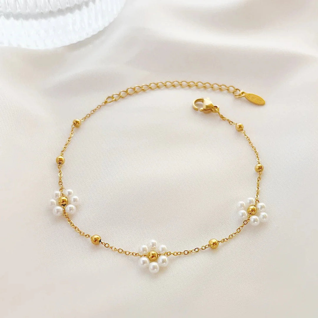 BowLift | Dainty Daisy Necklace & Bracelets