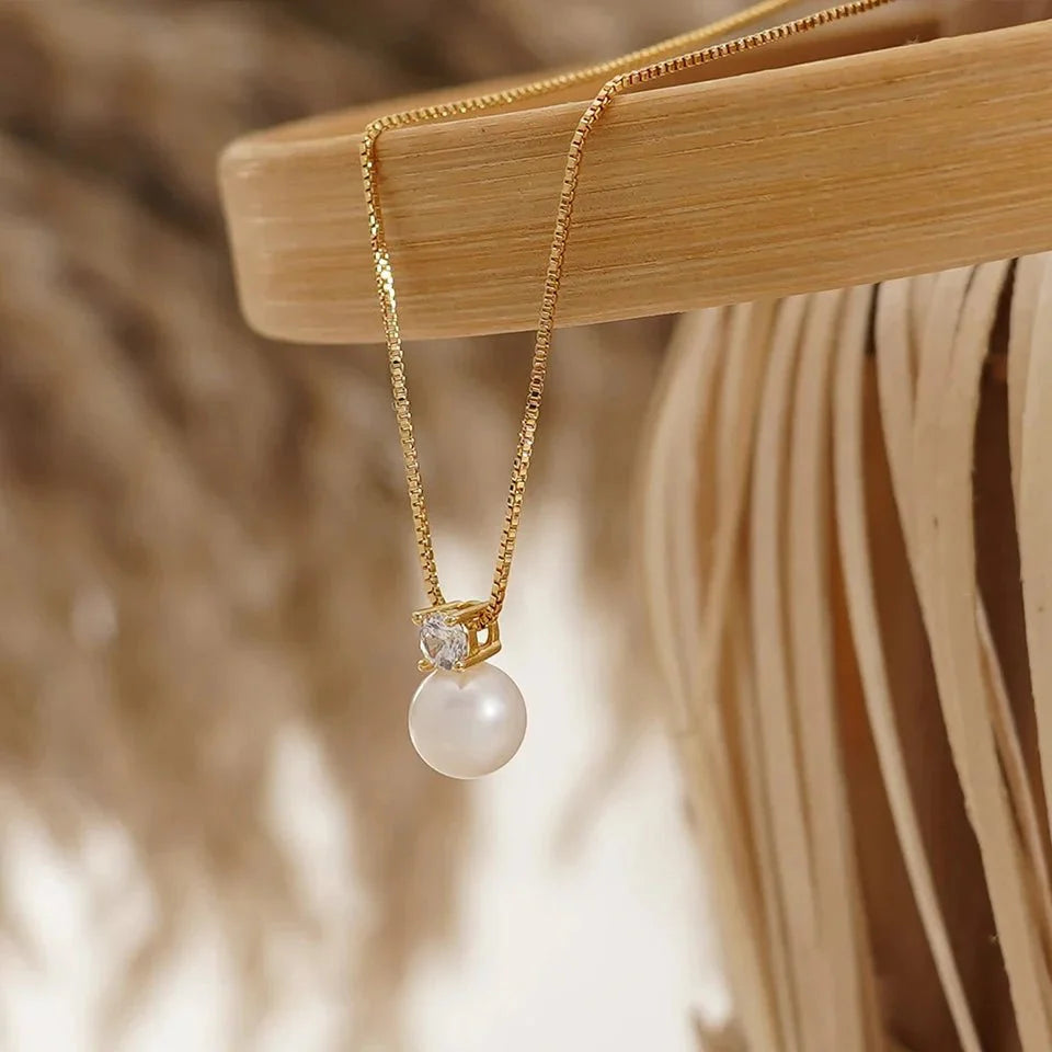 BowLift | Dainty Diamond Pearl Necklace
