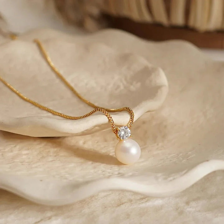 BowLift | Dainty Diamond Pearl Necklace