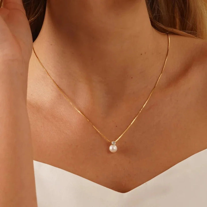 BowLift | Dainty Diamond Pearl Necklace