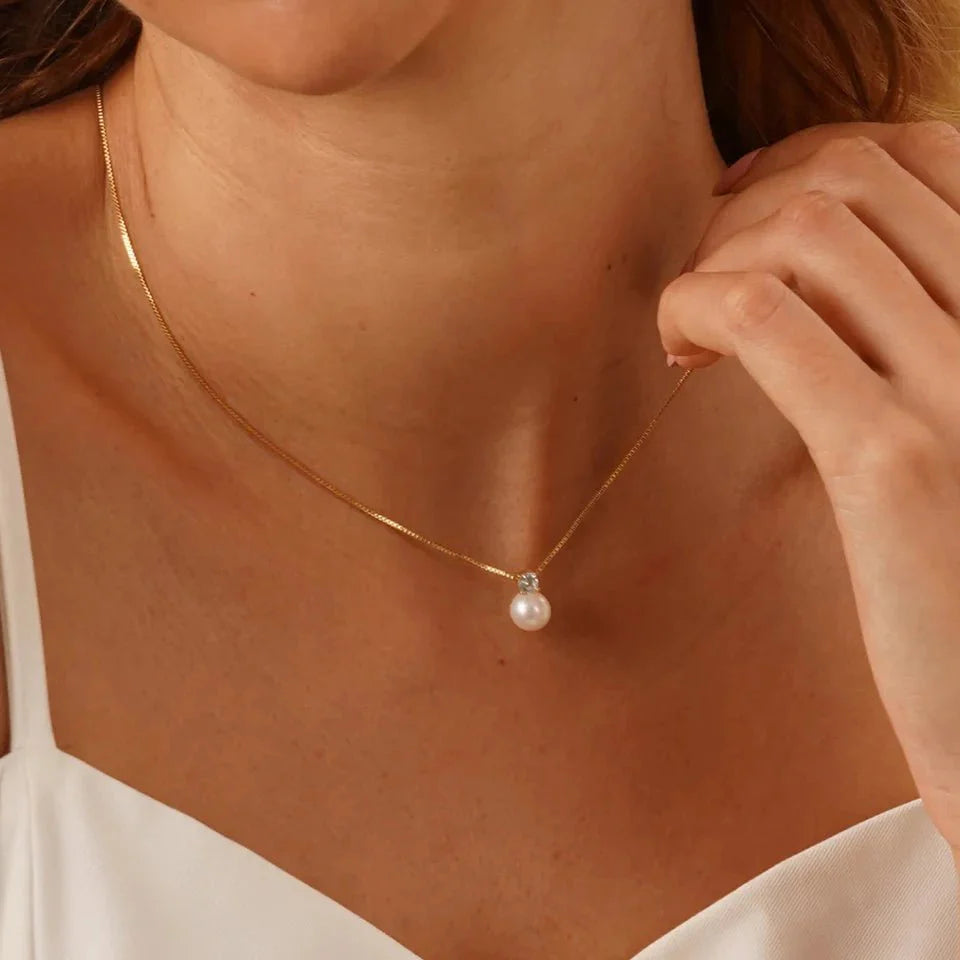 BowLift | Dainty Diamond Pearl Necklace
