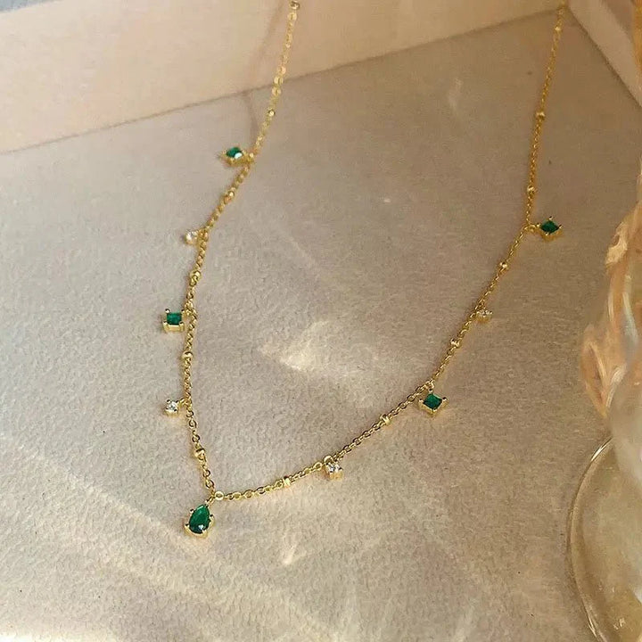 BowLift | Dainty Emerald Aurora Necklace