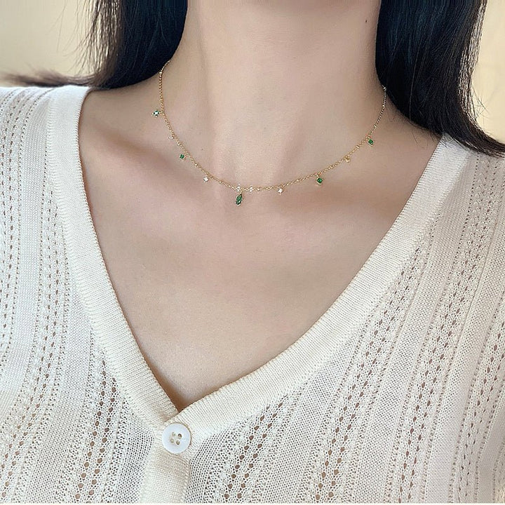 BowLift | Dainty Emerald Aurora Necklace