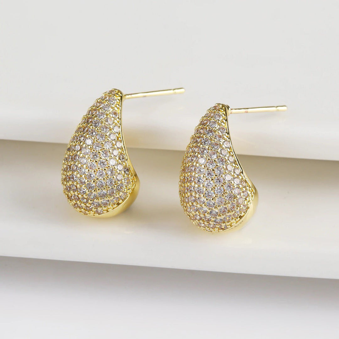 BowLift | Dainty Glimmering Diamond Teardrop Earrings