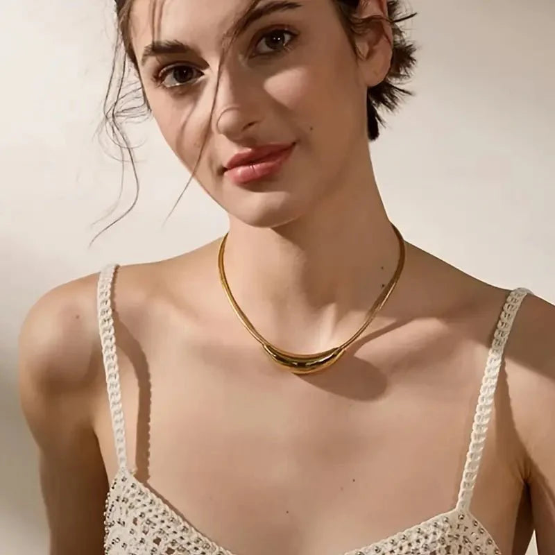 BowLift | Dainty Modern Curve Choker Necklace