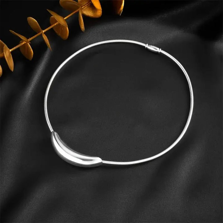 BowLift | Dainty Modern Curve Choker Necklace