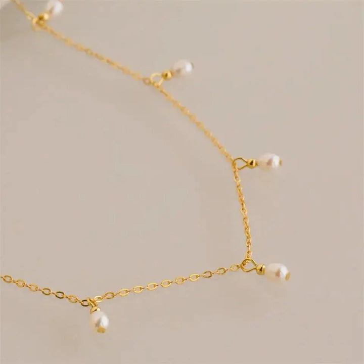 BowLift | Dainty Pearl Droplets Necklace