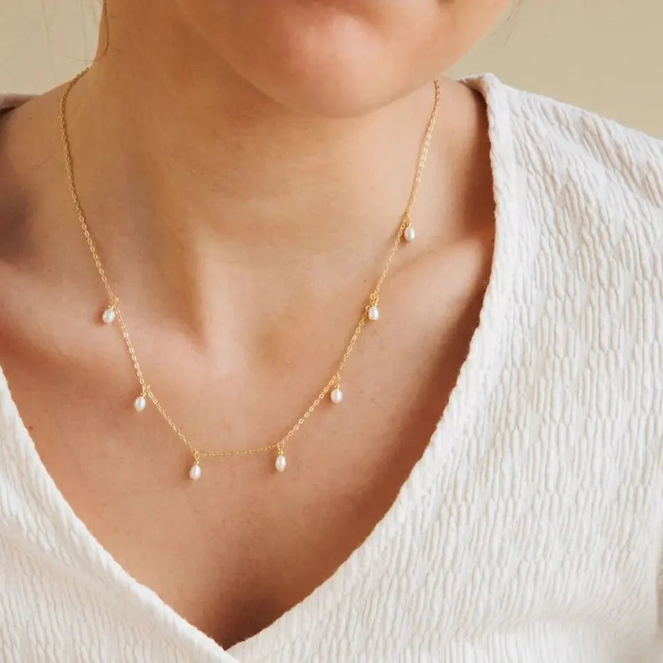 BowLift | Dainty Pearl Droplets Necklace