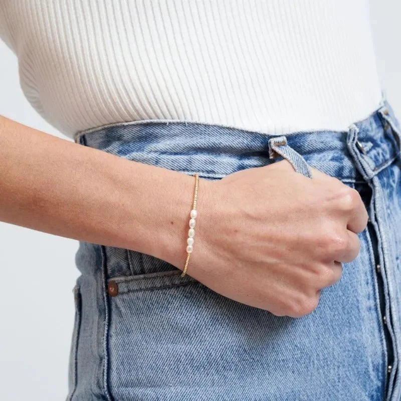 BowLift | Dainty Pearl Golden Beaded Bracelet