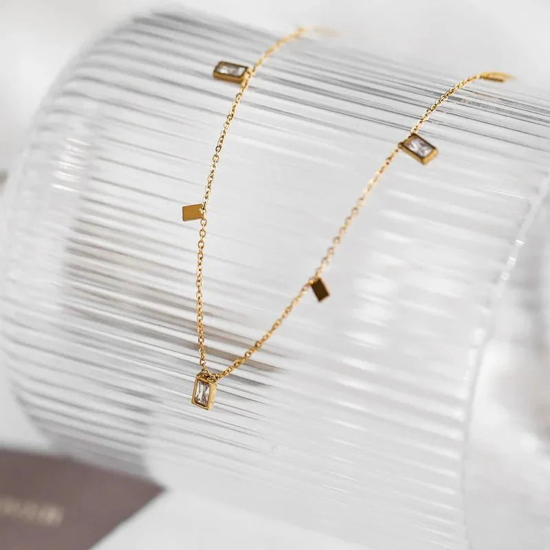 BowLift | Dainty Rectangle Diamond Choker