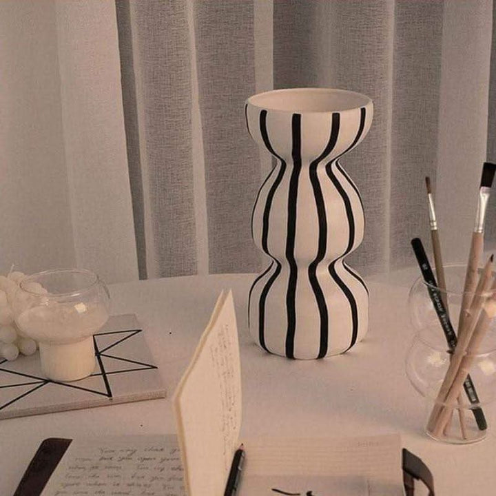 BowLift | HANAMI – Elegant ceramic vase for stylish spaces