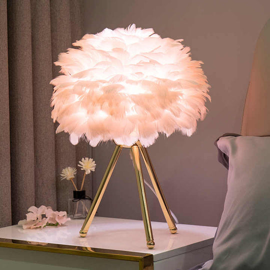 BowLift | Dimmable Table Lamp with Luxury Feathers – Pluma