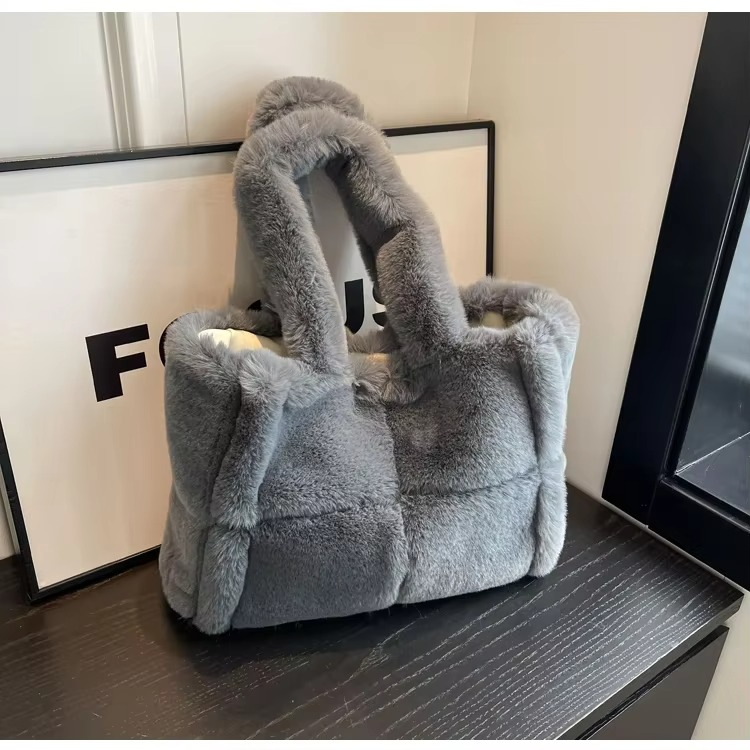 BowLift | Women's handbag made of soft plush with high capacity for winter