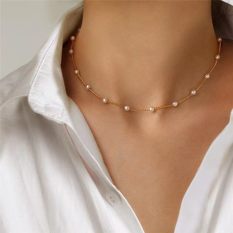 Pearl necklace with acrylic pendant