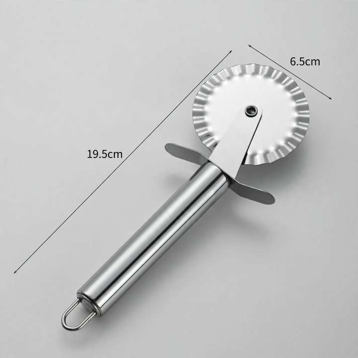 Pizza cutter and cake tool set