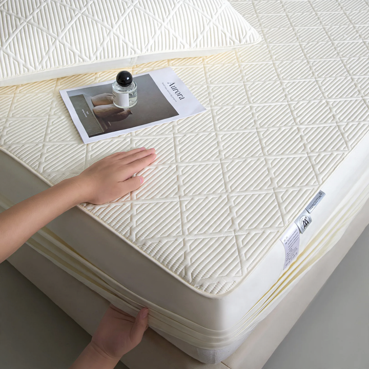 Mattress cover made of long-staple cotton, padded