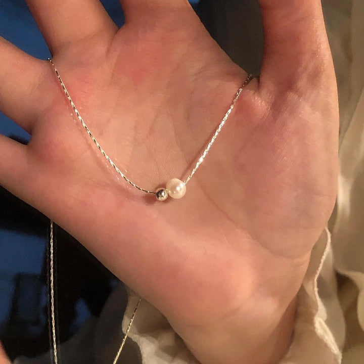 Pearl necklace with acrylic pendant