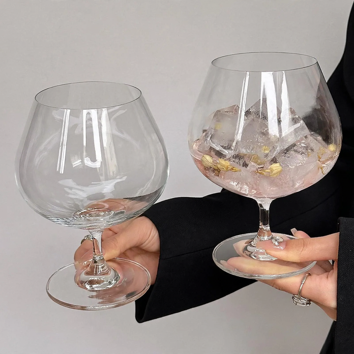 Wine glass, 601–700 ml, spherical shape