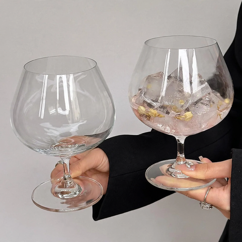 Wine glass, 601–700 ml, spherical shape