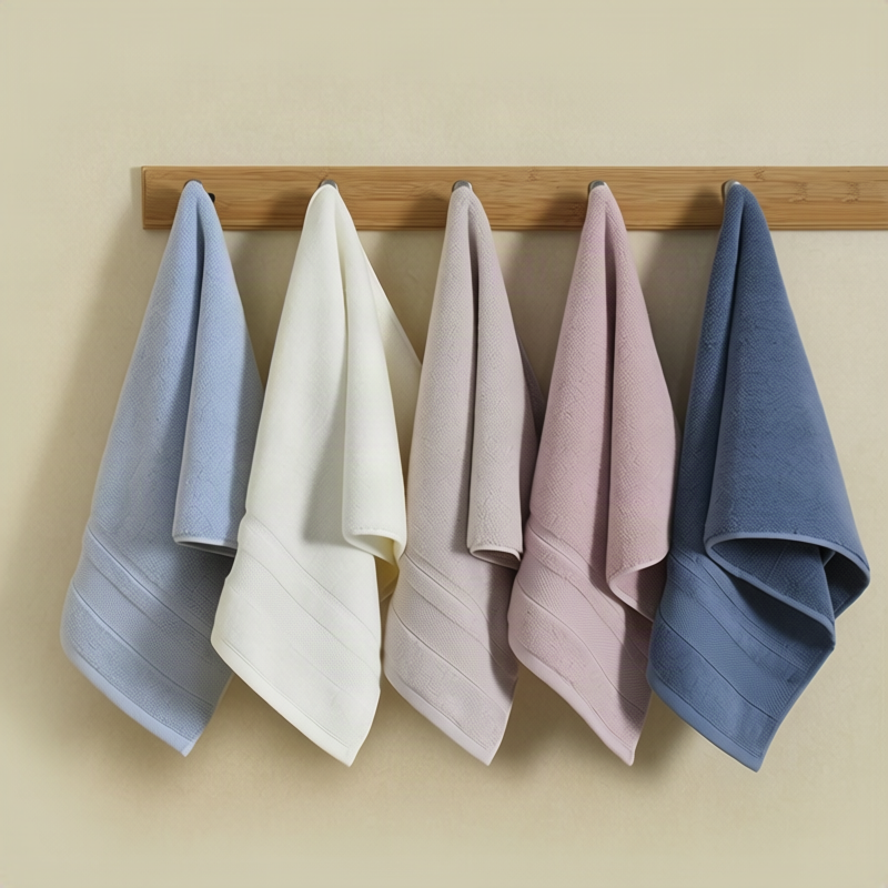 Sports towel made of coral fleece, quick-drying