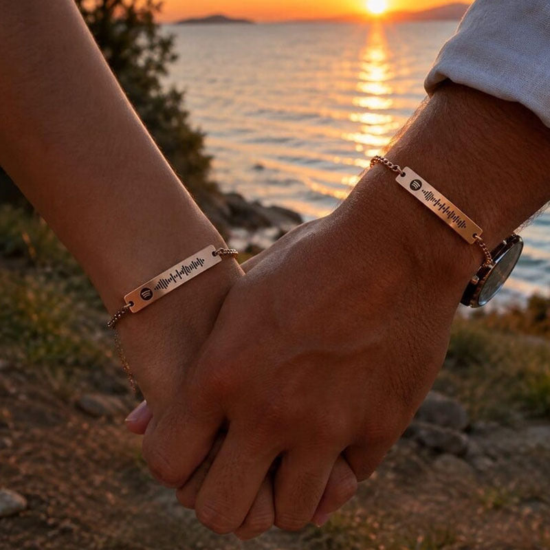 Stainless steel bracelet with geometric design