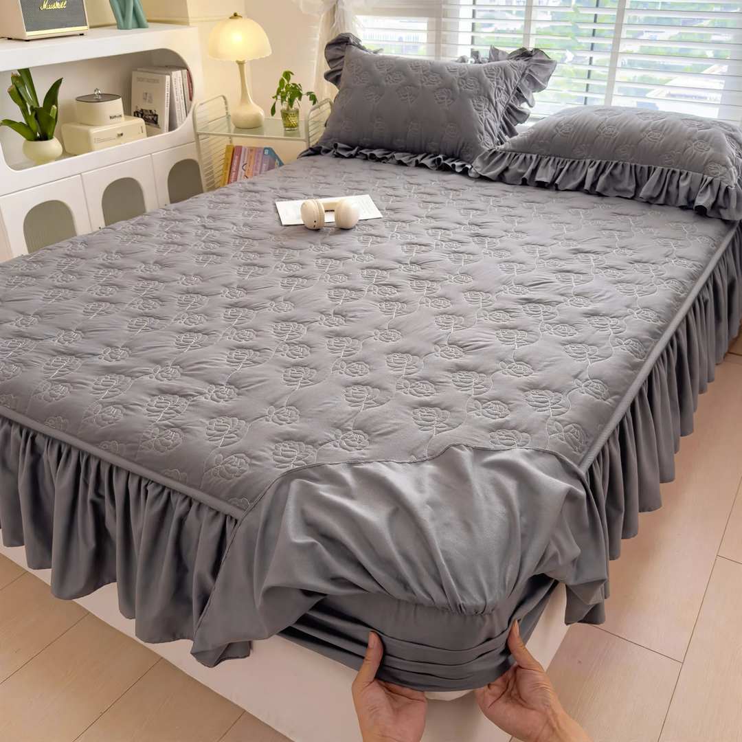 Cotton bed sheet with ruffles, princess style