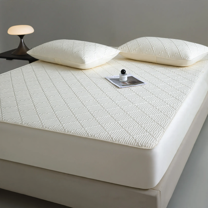 Mattress cover made of long-staple cotton, padded