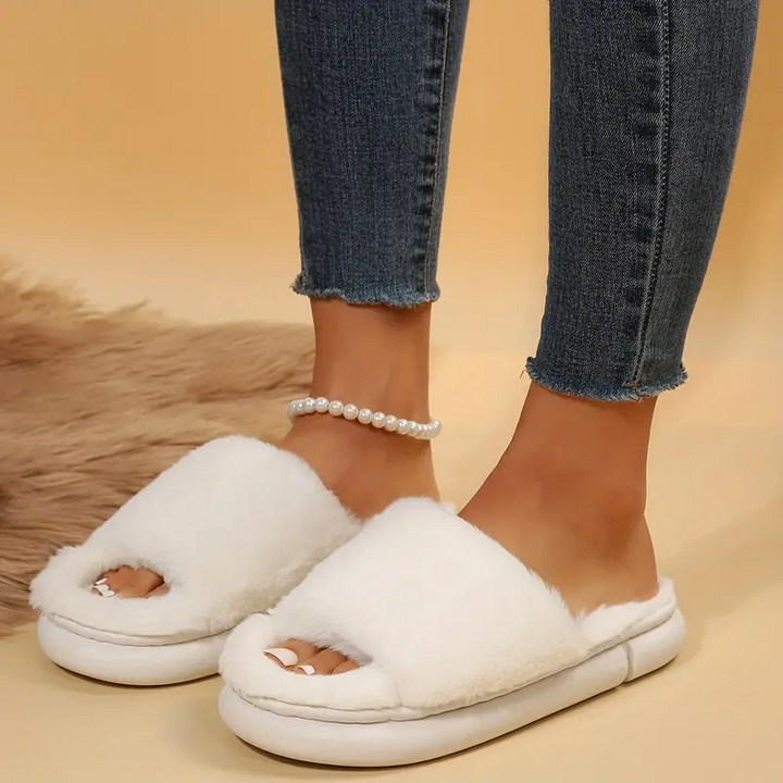 Cozy fur slides | Bowlift