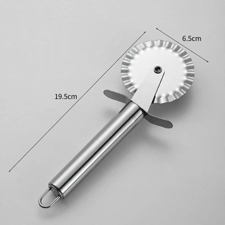Pizza cutter and cake tool set