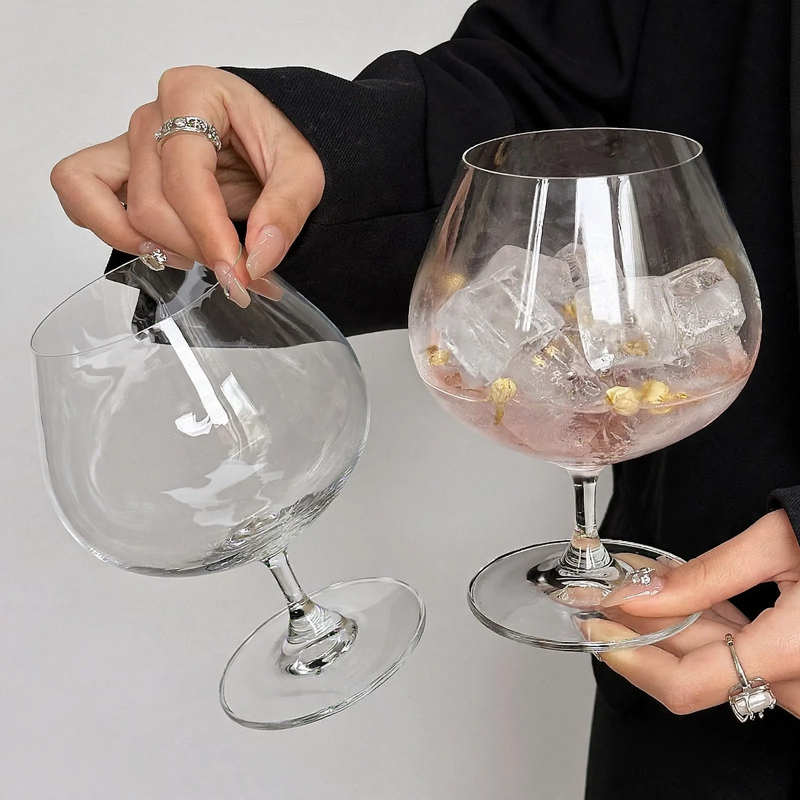 Wine glass, 601–700 ml, spherical shape