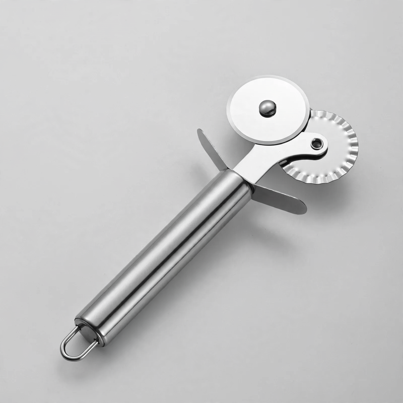 Pizza cutter and cake tool set